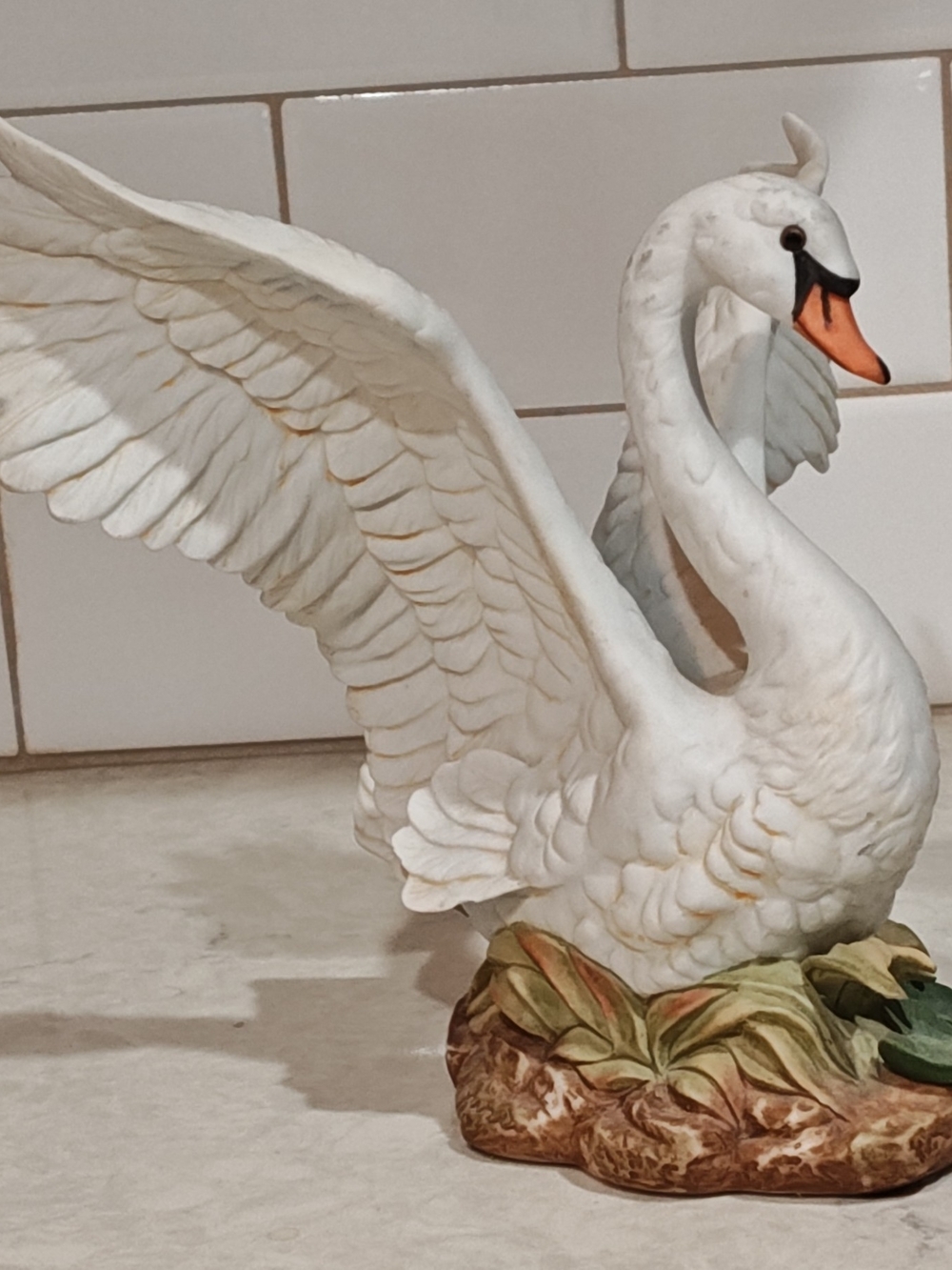Vintage Cottagecore 1987 Homco Swan Porcelain Figurine on Wooden Base EC!